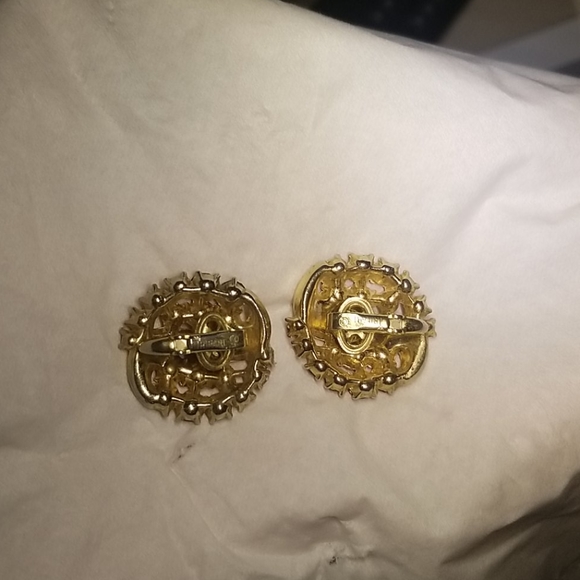 Mid century Trifari red rhinestone clip earrings - Picture 2 of 2